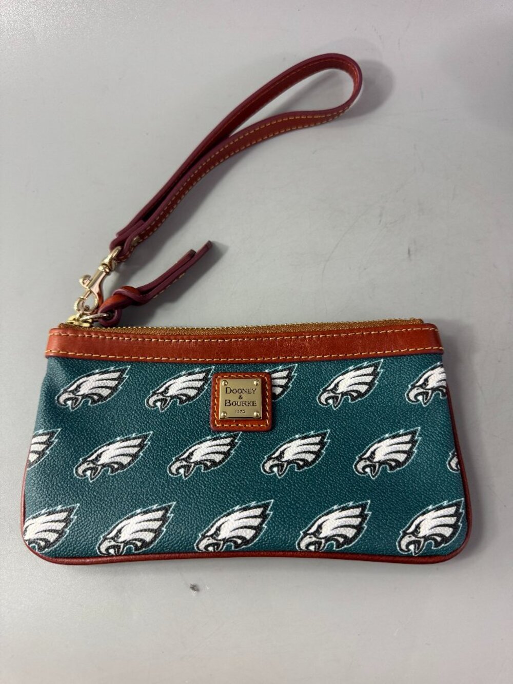 NWOT DOONEY & BOURKE 🦅 Eagles Wristlet NFL